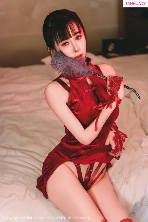   [XiuRen]高清写真图 2024.02.01 No.8047 宝宝甜 新人旗袍第11张图片